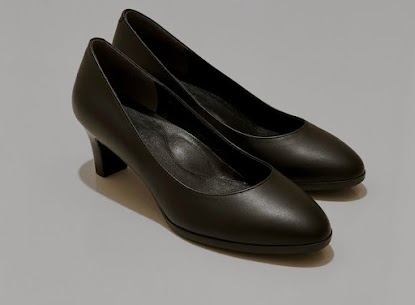 [公式]江東区の葬儀・家族葬・セレモニーハート西大島ホール|お葬式にふさわしい女性のパンプスとバッグ｜選び方のポイント