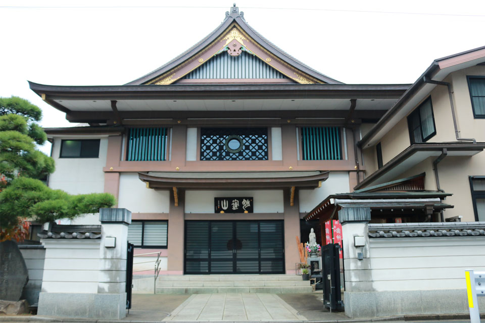 円隆院斎場の入口